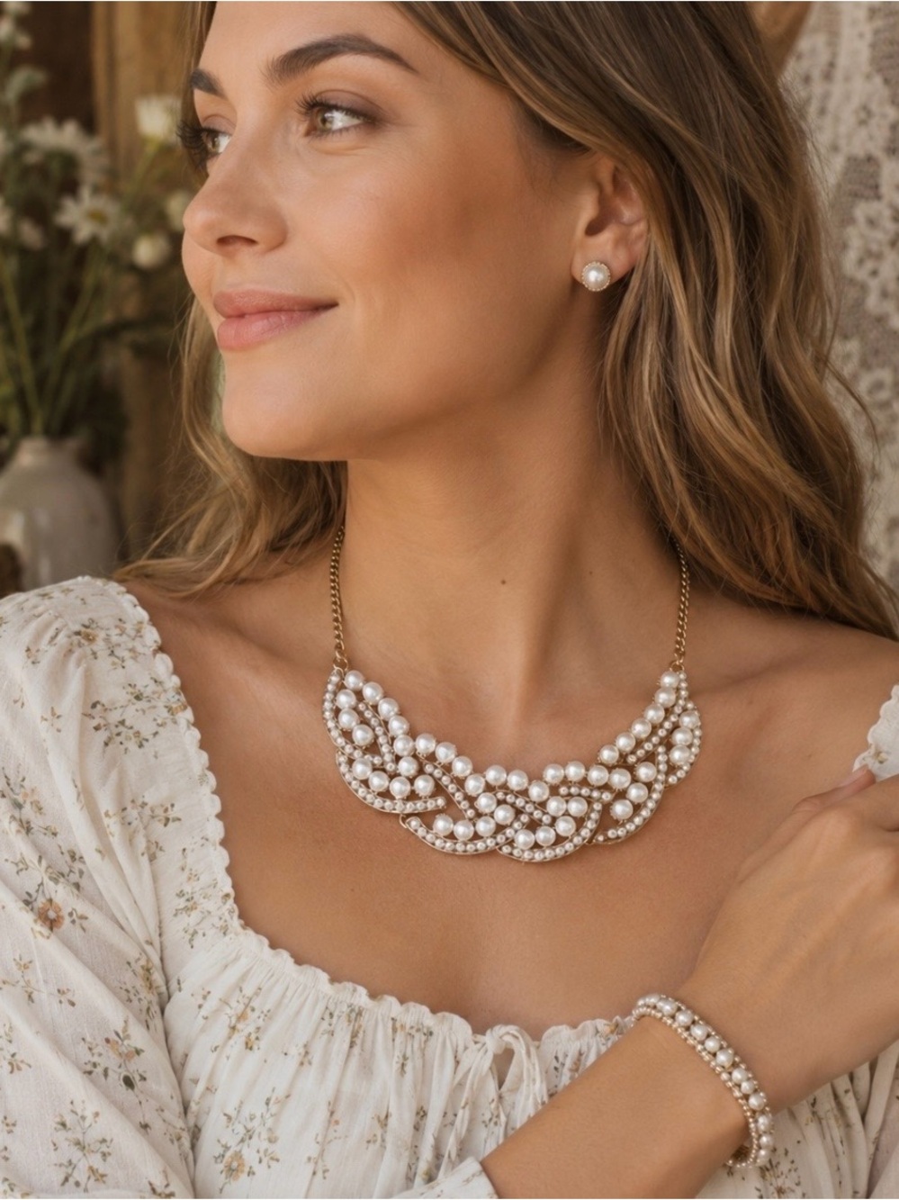 Hinged gold tone and pearl necklace and earrings